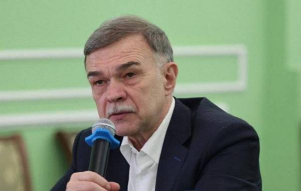 Виктор Ларин, заведующий Центром глобальных и региональных исследований Института истории, археологии и этнографии народов Дальнего Востока ДВО РАН. 70 лет, родился во Владивостоке. Обучался: Восточный факультет ДВГУ, востоковед-историк (1974), кандидат исторических наук (1981), доктор исторических наук (1991), академик РАН (2019). Карьера: преподаватель восточного факультета ДВГУ (1974–1991), декан восточного факультета ДВГУ (1986–1991), директор Института истории, археологии и этнографии ДВО РАН (1991–2017). Автор около 300 научных работ по проблемам истории Китая, российско-китайских отношений, внешней политики, международных отношений и безопасности в Восточной Азии и АТР. ФОТО предоставил В. Ларин |  «Бояться Китая не стоит, а вот опасаться – да»